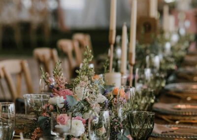 Elegant table setting with modern floral arrangements for weddings, corporate and social events in Orange County. Fresh and affordable.