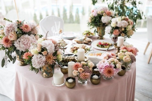 the spirit of spring into weddings with trendy and exquisite floral arrangements