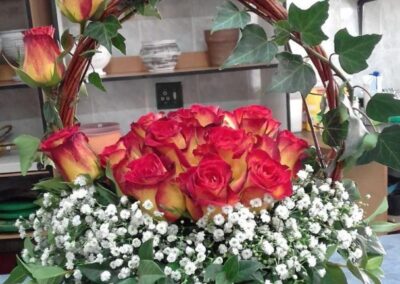 Floral arrangement to decorate the centerpiece